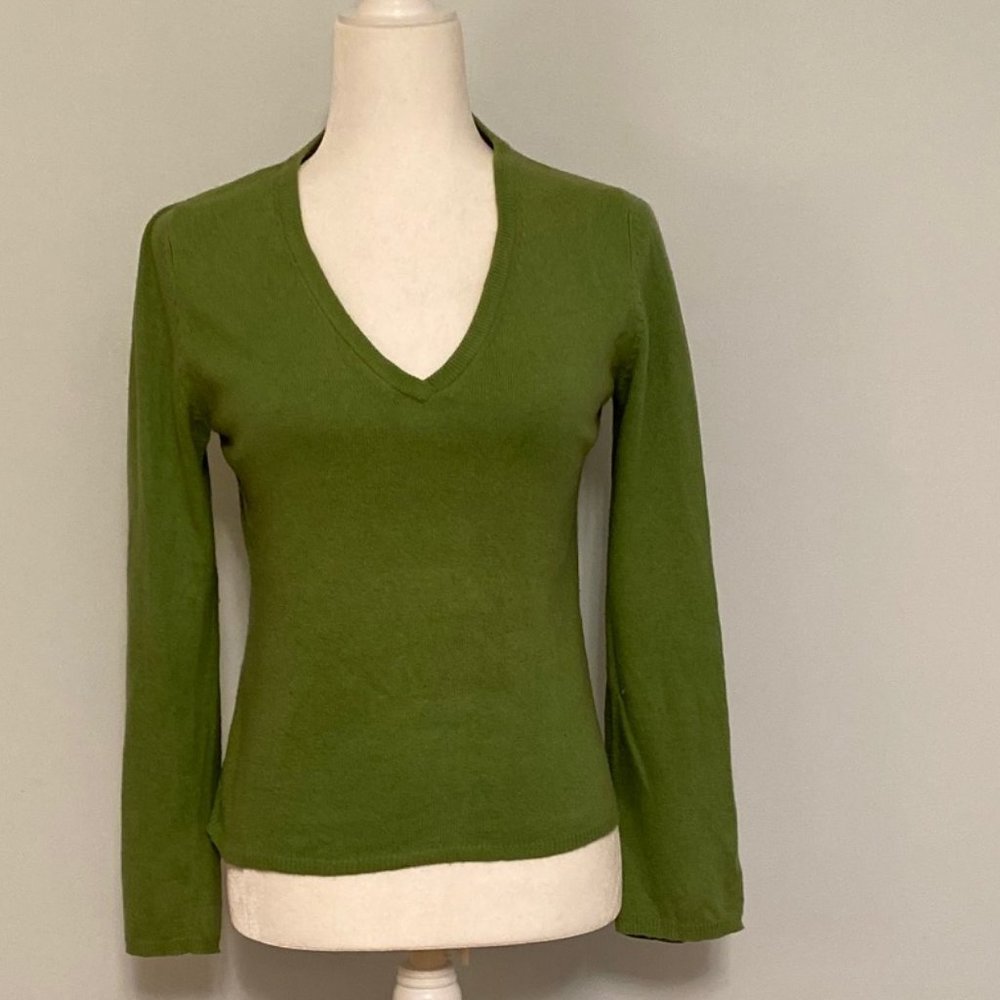 HWR green sweater with buttons down the back